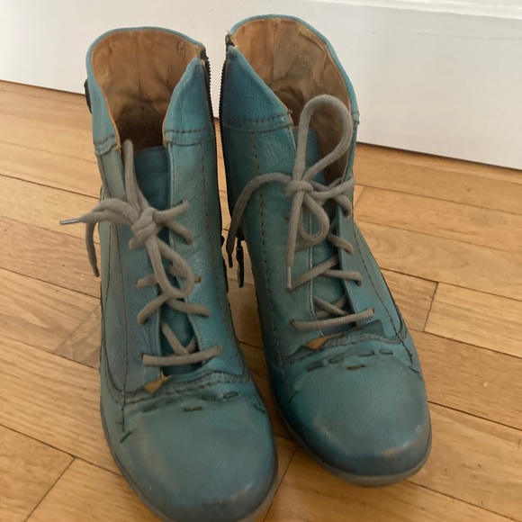 Leather ankle boots - Picture 2 of 3